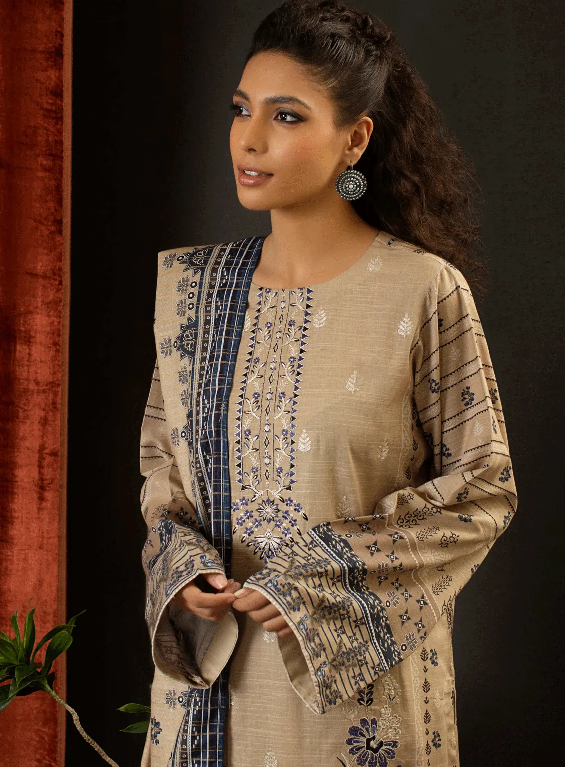 Aadab By Rashid Textile Embroidered Khaddar Unstitched 3 Piece Suit - RT23AK 8301