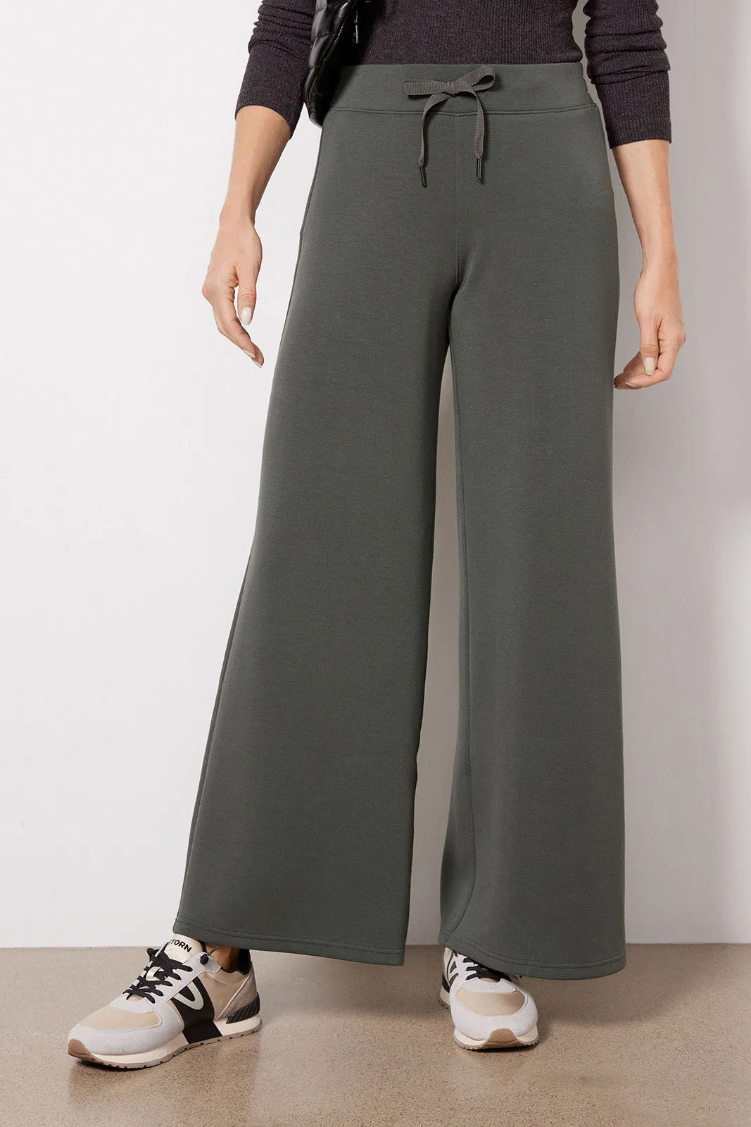 AirEssentials Wide Leg Pant